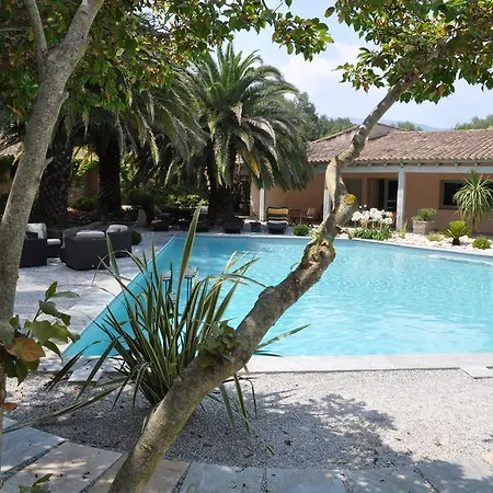 ホテル La Riviere 3*